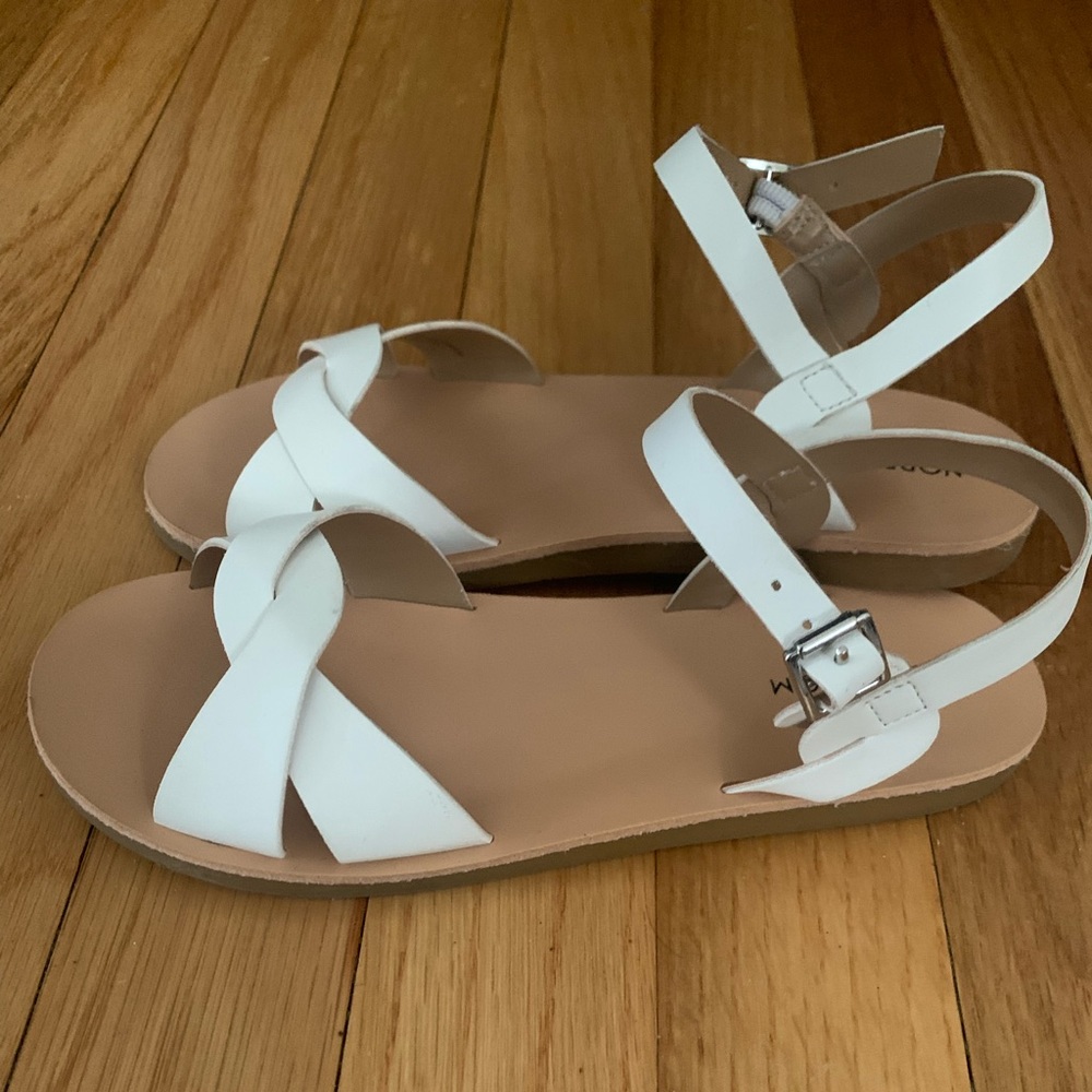 Girl’s Nordstrom white sandals